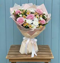 Букет цветов из:  Гвоздики, Орхидеи и Розы в Ростовановском