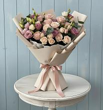 Букет цветов из:  Розы и Лизиантусы в Ростовановском