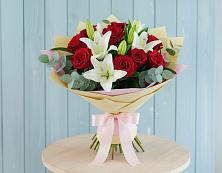 Букет цветов из:  Лилии и Розы в Ростовановском