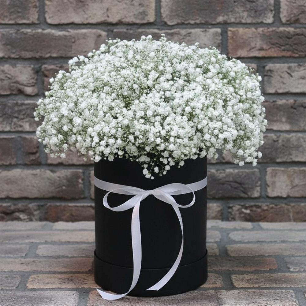 Цветочная композиция из Гипсофила в шляпной коробке в Ростовановском