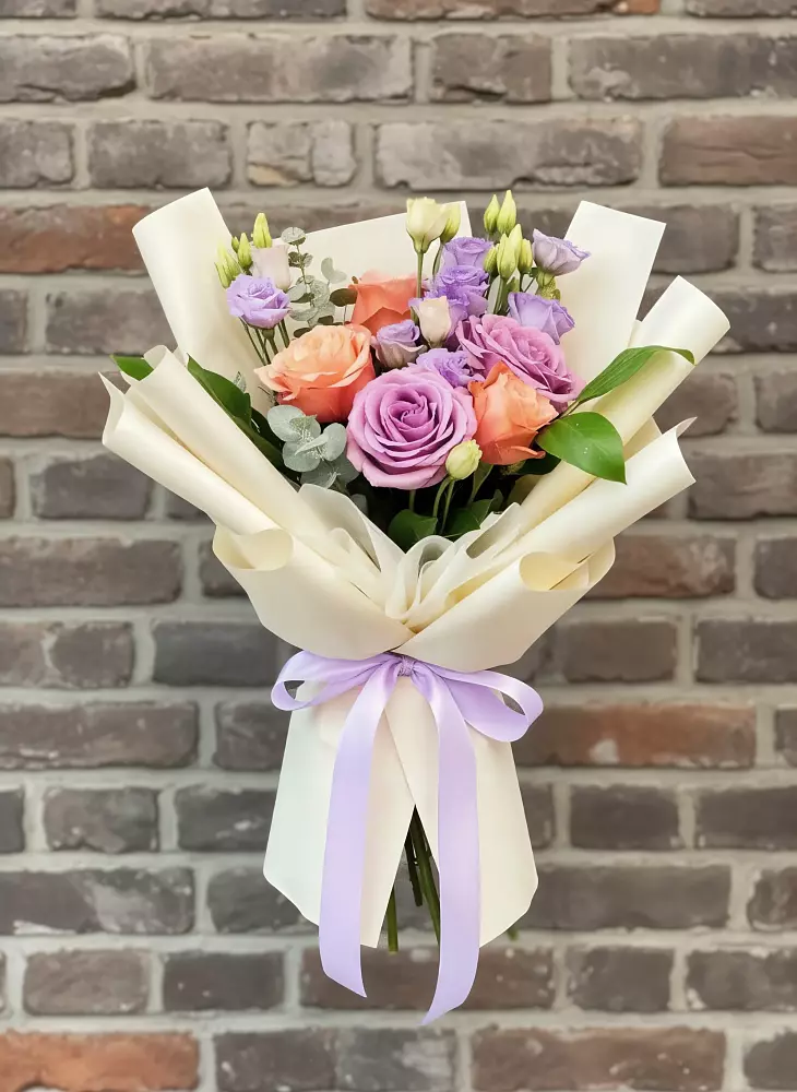 Букет цветов из: Лизиантусы и Розы в Ростовановском