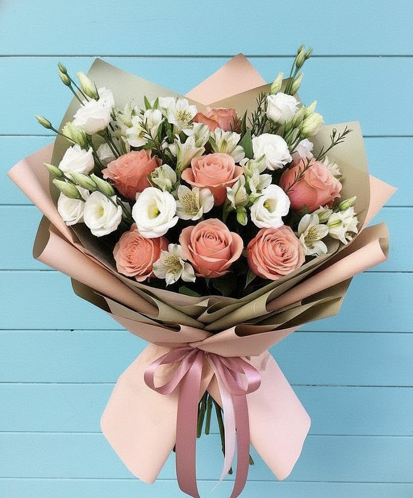 Букет цветов из: Розы, Альстромерии и Лизиантусы в Ростовановском