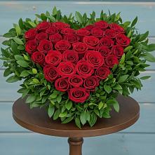 Цветочная композиция из Розы в виде сердца в Ростовановском