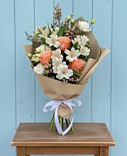 Букет цветов из:  Альстромерии, Лизиантусы, Розы и Хризантемы в Ростовановском