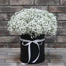 Цветочная композиция из Гипсофила в шляпной коробке в Ростовановском