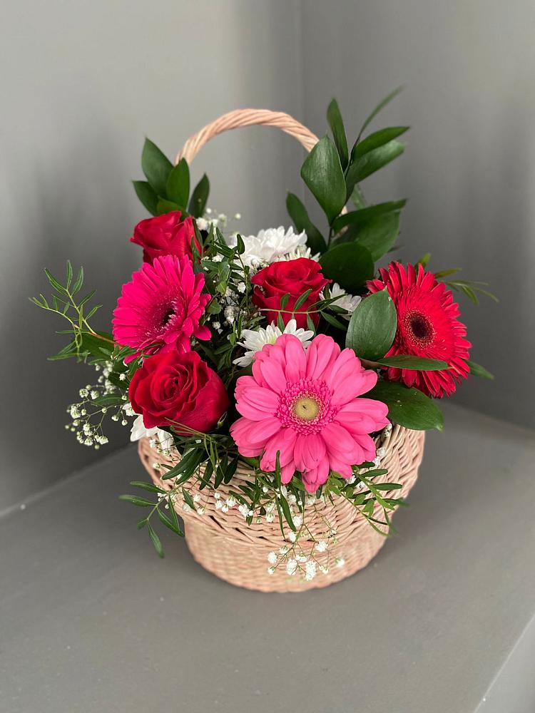 Цветочная композиция из Розы, Хризантемы и Герберы в корзине в Ростовановском