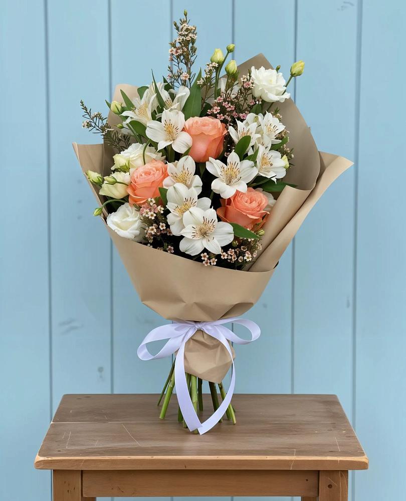 Букет цветов из: Альстромерии, Лизиантусы, Розы и Хризантемы в Ростовановском