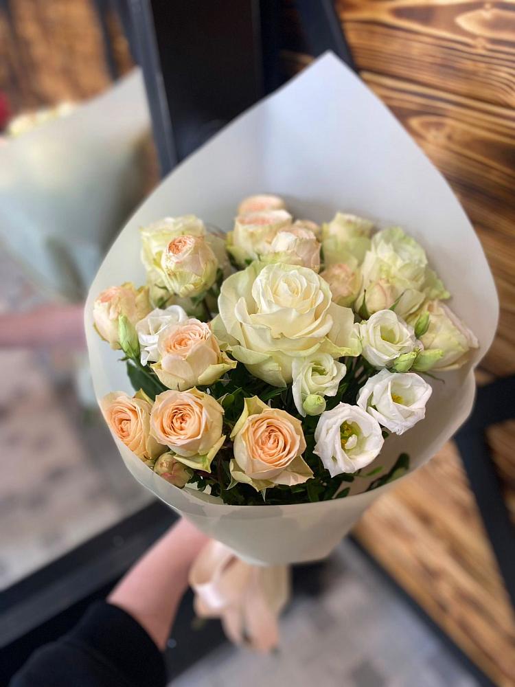 Букет цветов из: Розы и Лизиантусы в Ростовановском